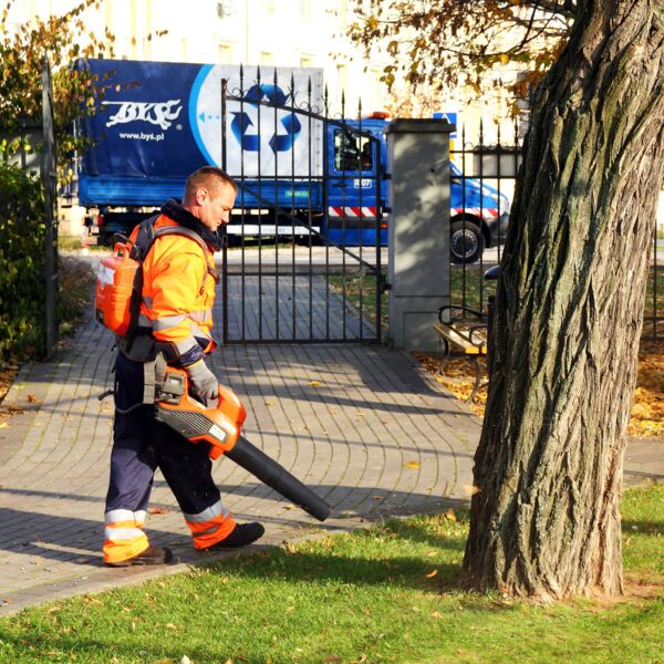 Sprzątanie terenów Warszawa | BYŚ.PL