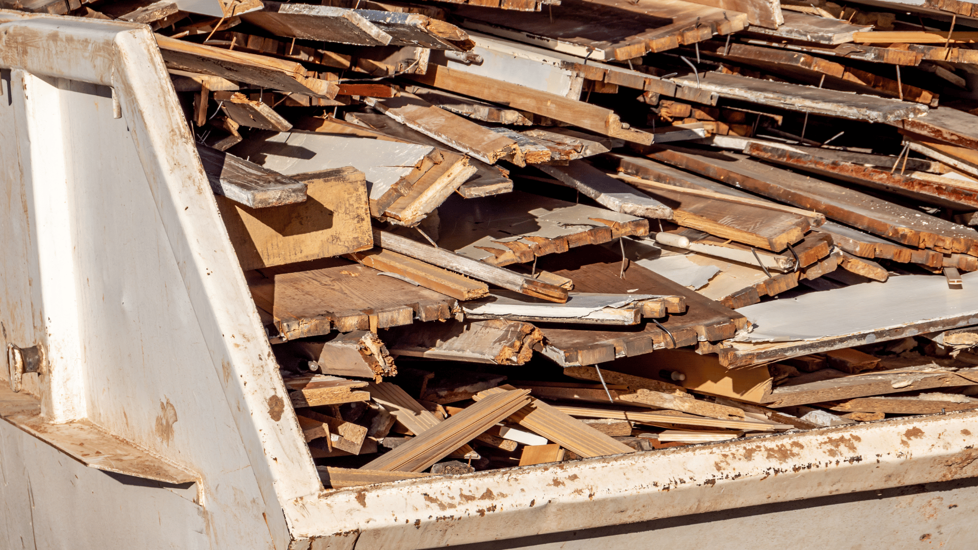 co można wrzucać do kontenera na gruz